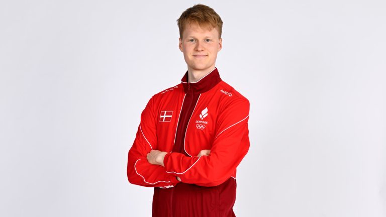 Anders Antonsen med armene over kors i den danske OL-dragt